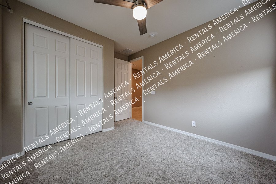 3 bed 2 bath Beauty with EV Charging Available! property image