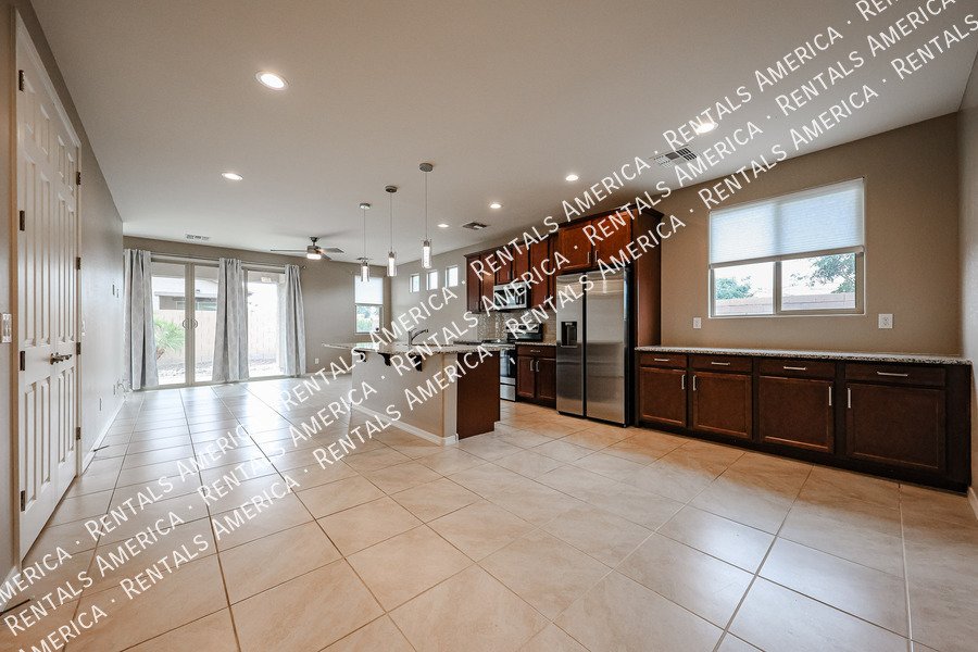 3 bed 2 bath Beauty with EV Charging Available! property image