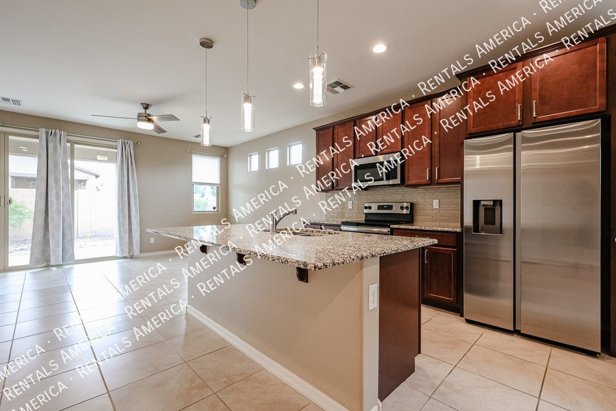 3 bed 2 bath Beauty with EV Charging Available! property image