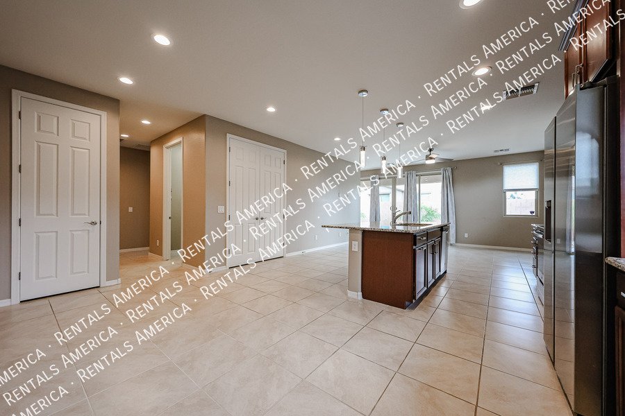 3 bed 2 bath Beauty with EV Charging Available! property image