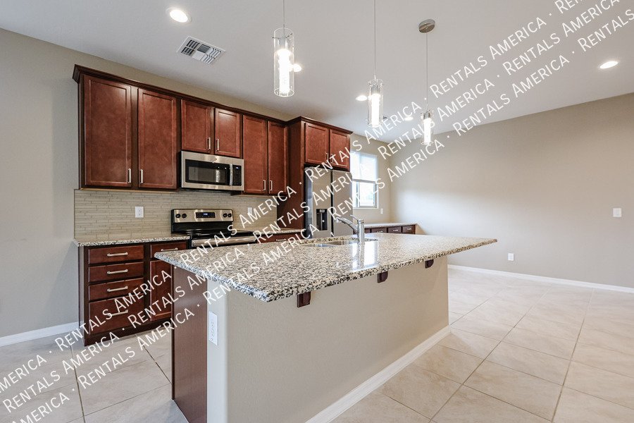 3 bed 2 bath Beauty with EV Charging Available! property image