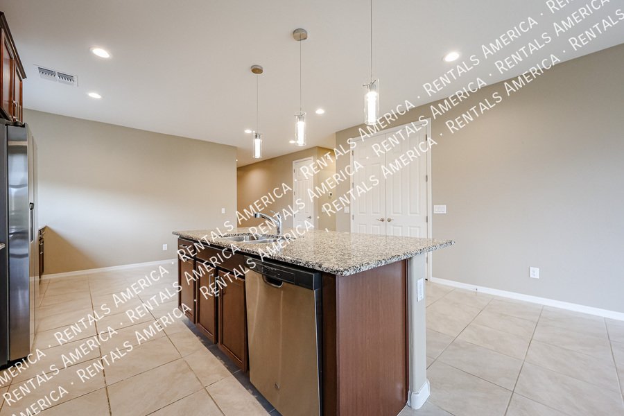 3 bed 2 bath Beauty with EV Charging Available! property image
