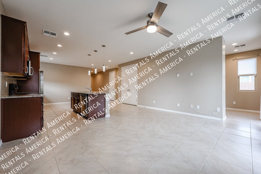 3 bed 2 bath Beauty with EV Charging Available! property image
