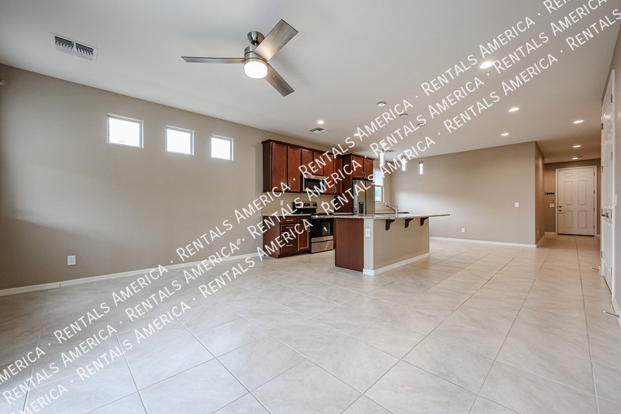 3 bed 2 bath Beauty with EV Charging Available! property image