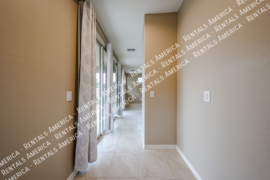 3 bed 2 bath Beauty with EV Charging Available! property image
