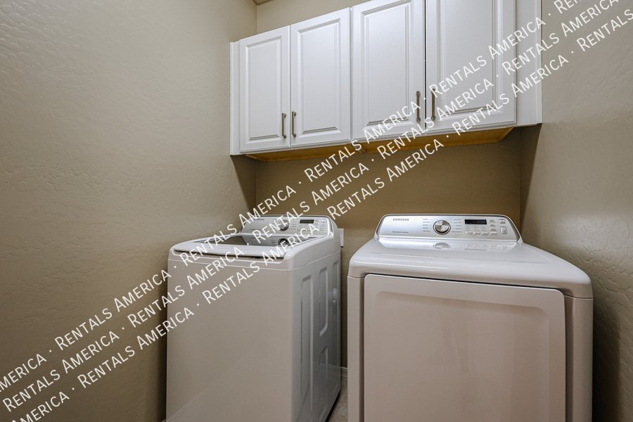 3 bed 2 bath Beauty with EV Charging Available! property image