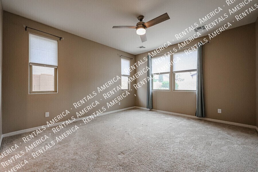 3 bed 2 bath Beauty with EV Charging Available! property image