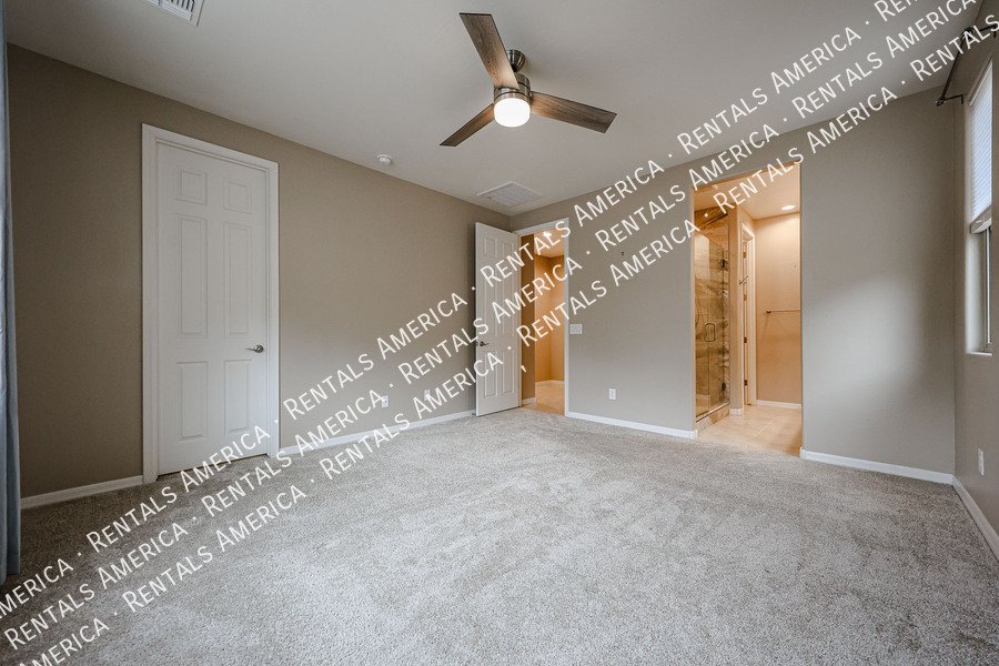 3 bed 2 bath Beauty with EV Charging Available! property image