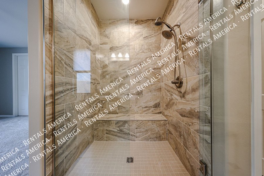 3 bed 2 bath Beauty with EV Charging Available! property image