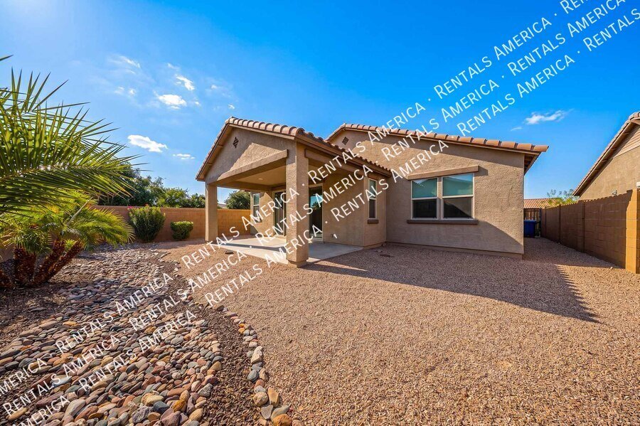 3 bed 2 bath Beauty with EV Charging Available! property image