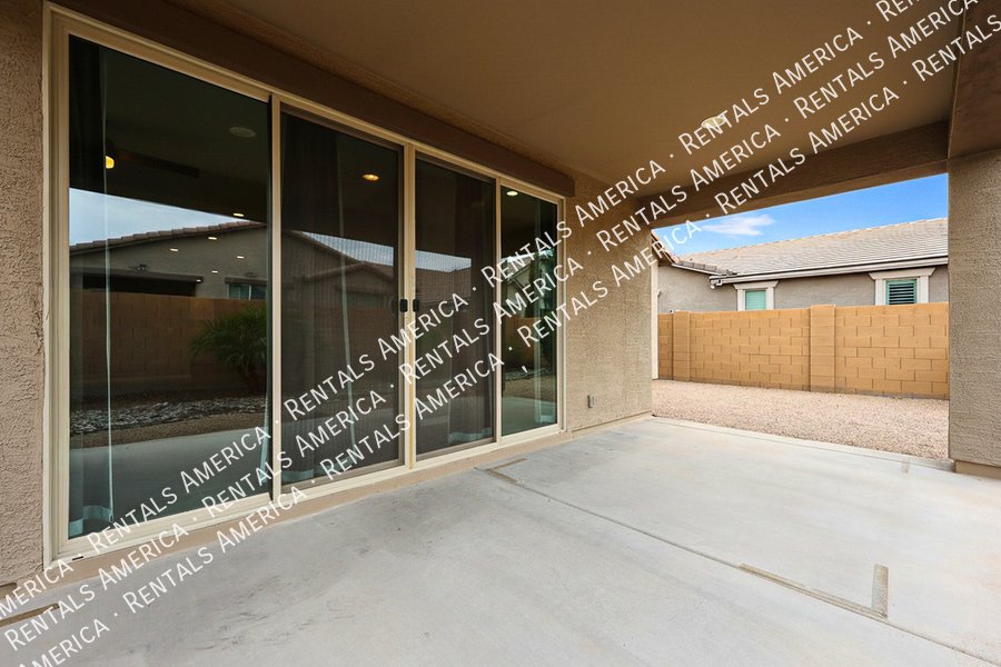 3 bed 2 bath Beauty with EV Charging Available! property image