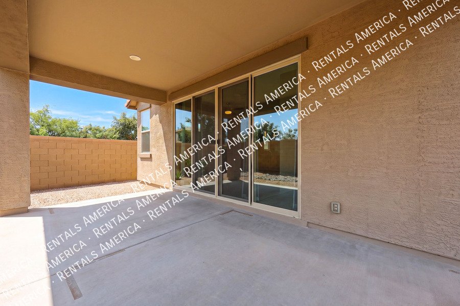 3 bed 2 bath Beauty with EV Charging Available! property image