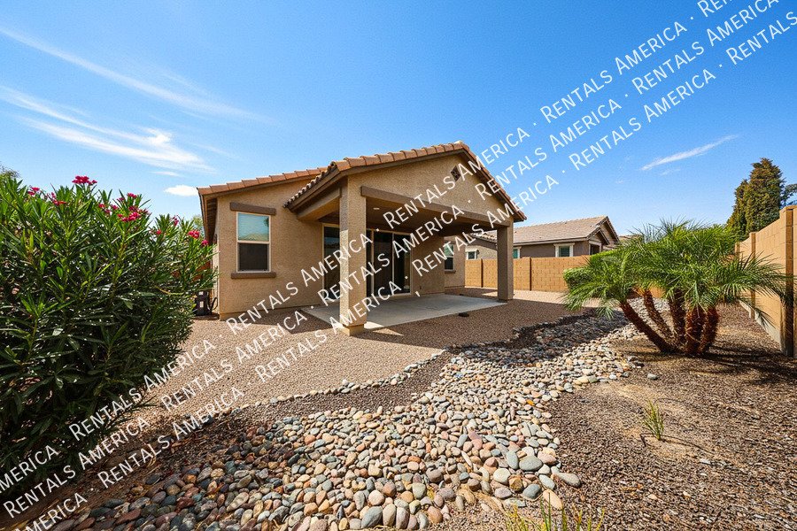3 bed 2 bath Beauty with EV Charging Available! property image