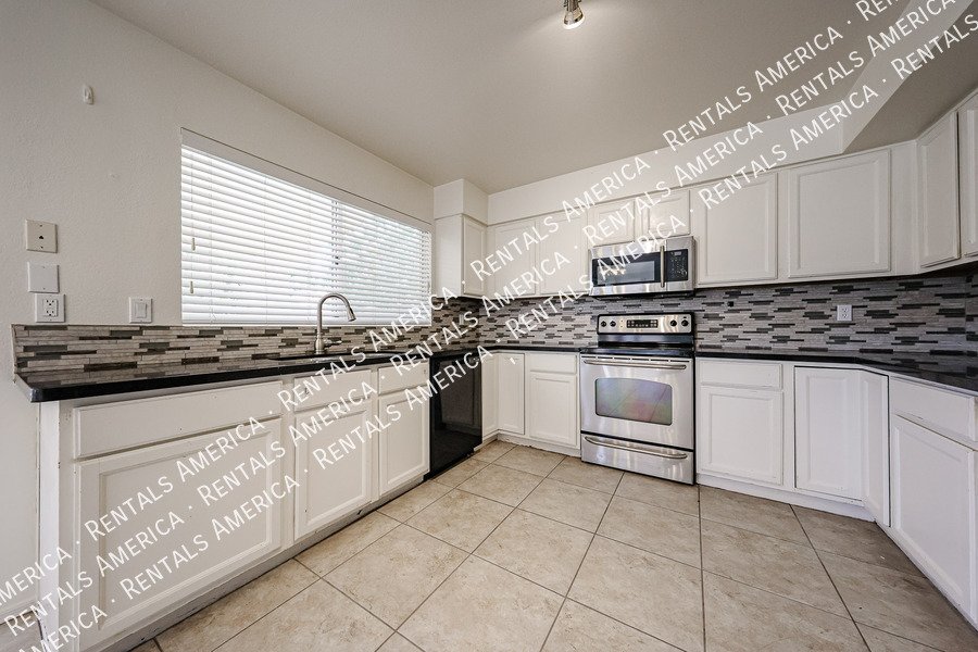 Large House with Pool! property image