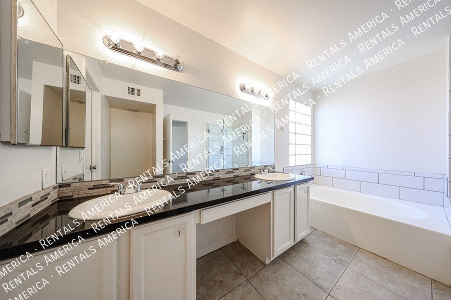 Large House with Pool! property image