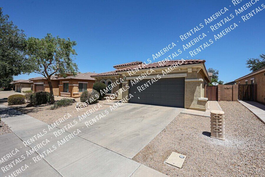 Beautiful 3 bedroom home in Gated Chandler Community! property image
