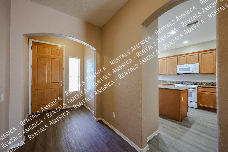 Beautiful 3 bedroom home in Gated Chandler Community! property image