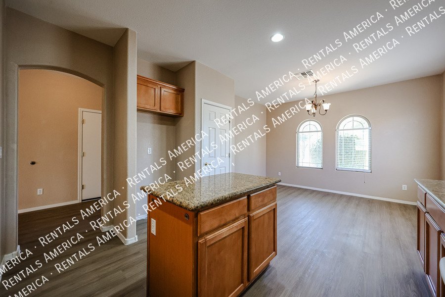 Beautiful 3 bedroom home in Gated Chandler Community! property image