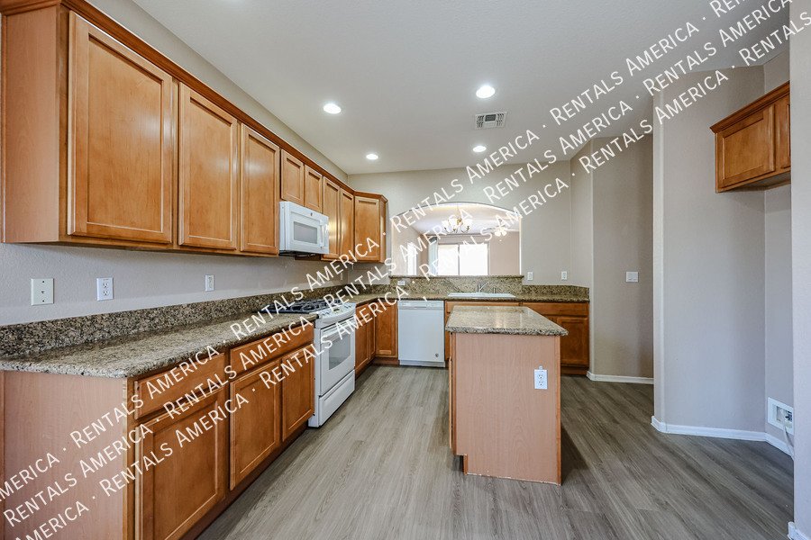 Beautiful 3 bedroom home in Gated Chandler Community! property image