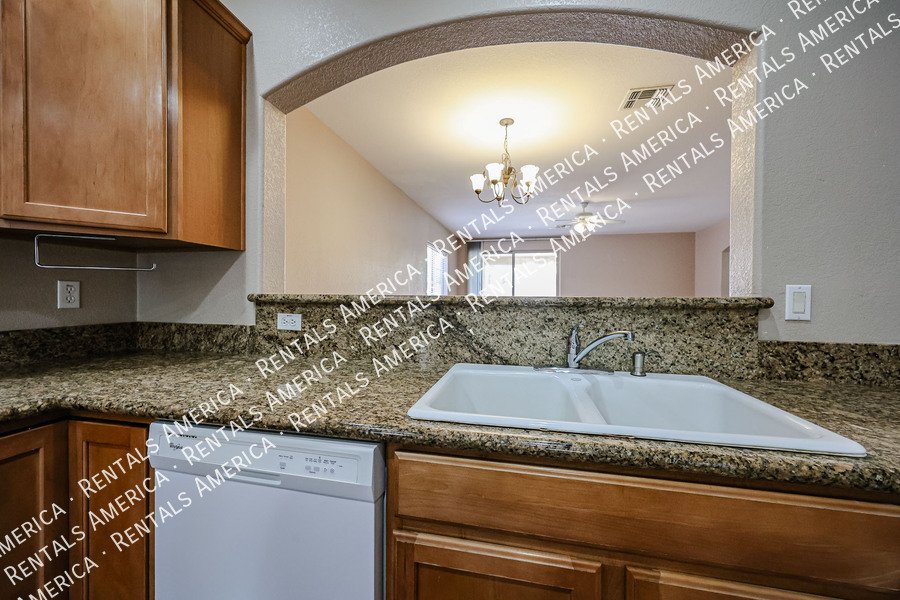 Beautiful 3 bedroom home in Gated Chandler Community! property image