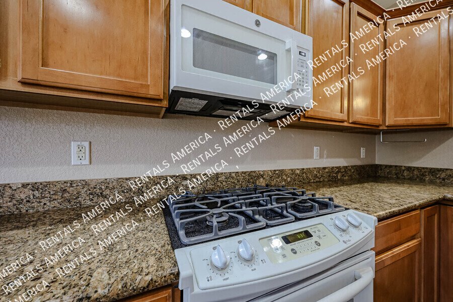 Beautiful 3 bedroom home in Gated Chandler Community! property image