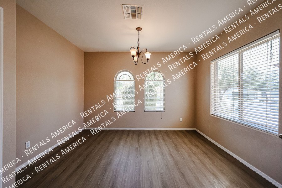 Beautiful 3 bedroom home in Gated Chandler Community! property image