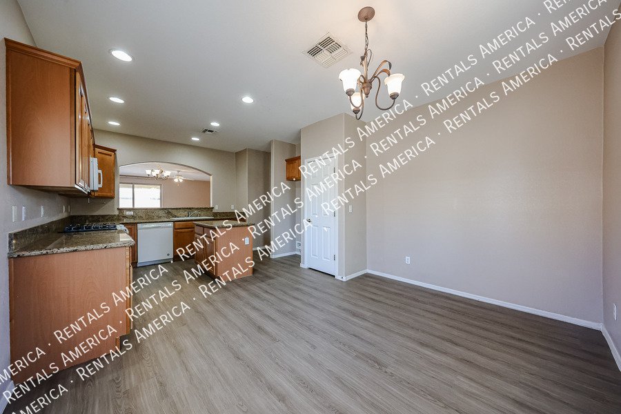 Beautiful 3 bedroom home in Gated Chandler Community! property image