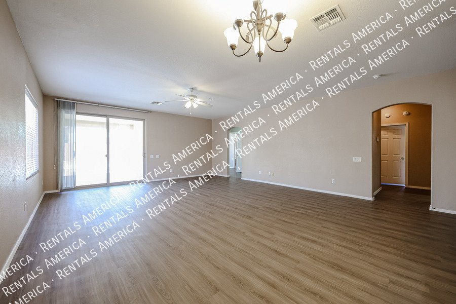 Beautiful 3 bedroom home in Gated Chandler Community! property image
