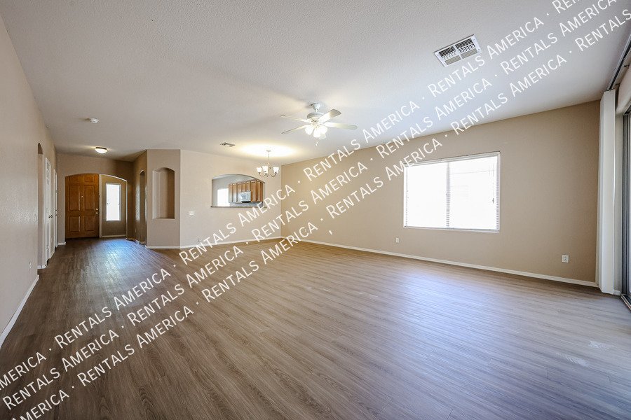 Beautiful 3 bedroom home in Gated Chandler Community! property image