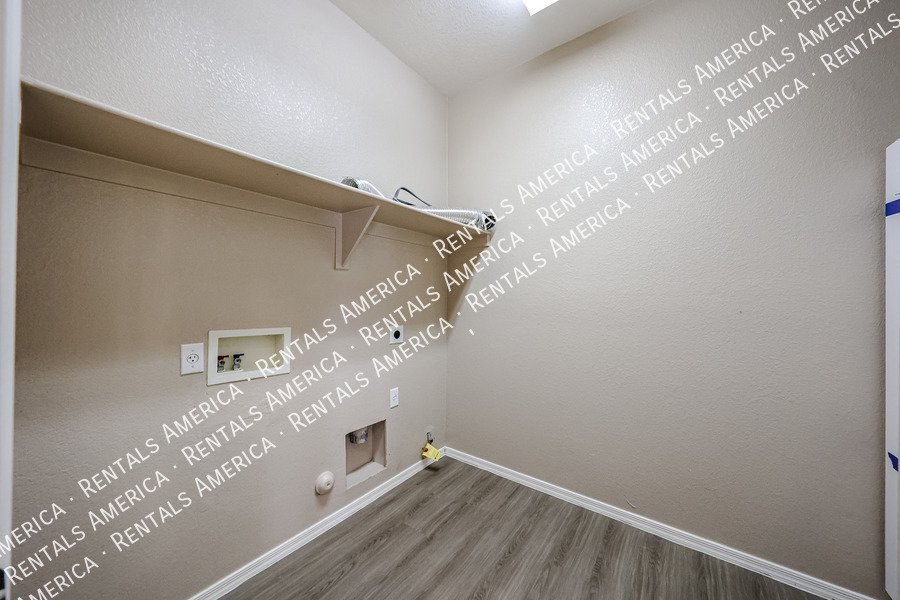 Beautiful 3 bedroom home in Gated Chandler Community! property image