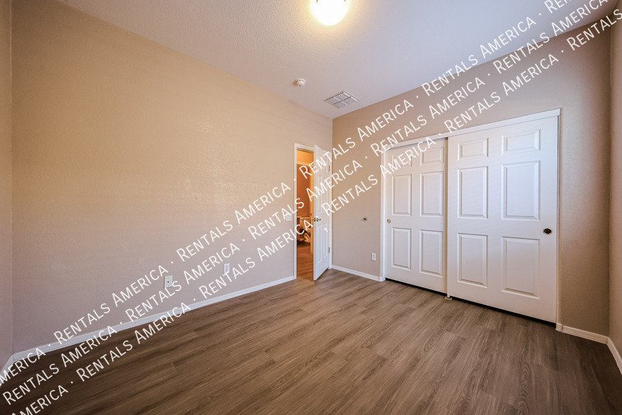 Beautiful 3 bedroom home in Gated Chandler Community! property image
