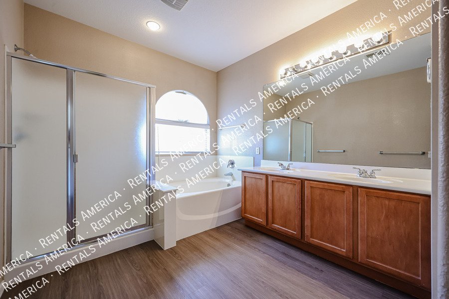 Beautiful 3 bedroom home in Gated Chandler Community! property image