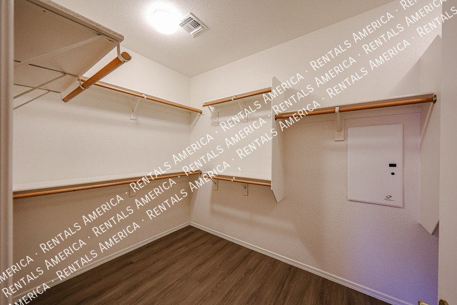 Beautiful 3 bedroom home in Gated Chandler Community! property image
