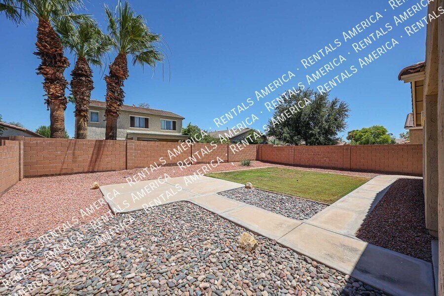 Beautiful 3 bedroom home in Gated Chandler Community! property image