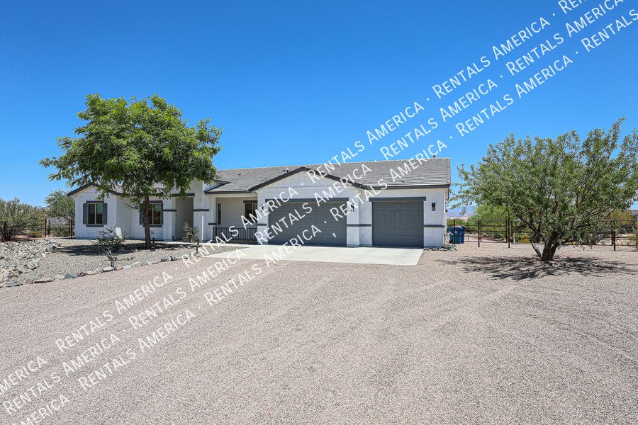 Gorgeous 3 bedroom + Den home  in Scottsdale property image