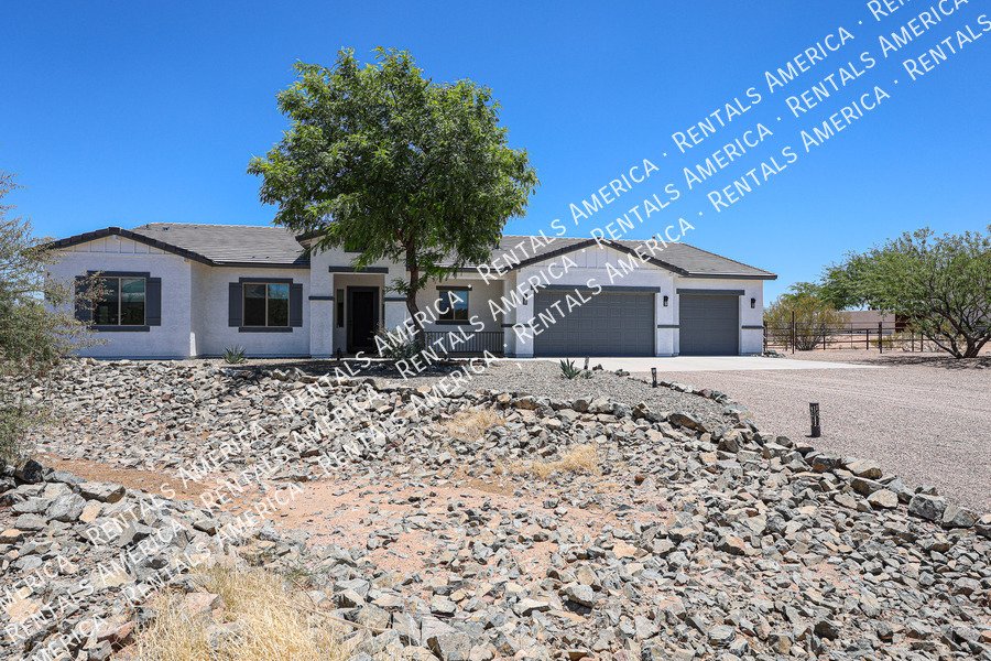 Gorgeous 3 bedroom + Den home  in Scottsdale property image
