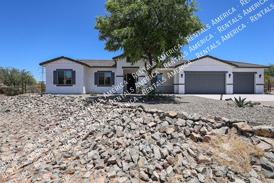Gorgeous 3 bedroom + Den home  in Scottsdale property image