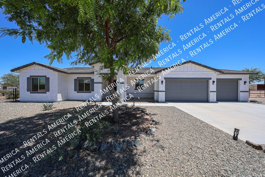 Gorgeous 3 bedroom + Den home  in Scottsdale property image