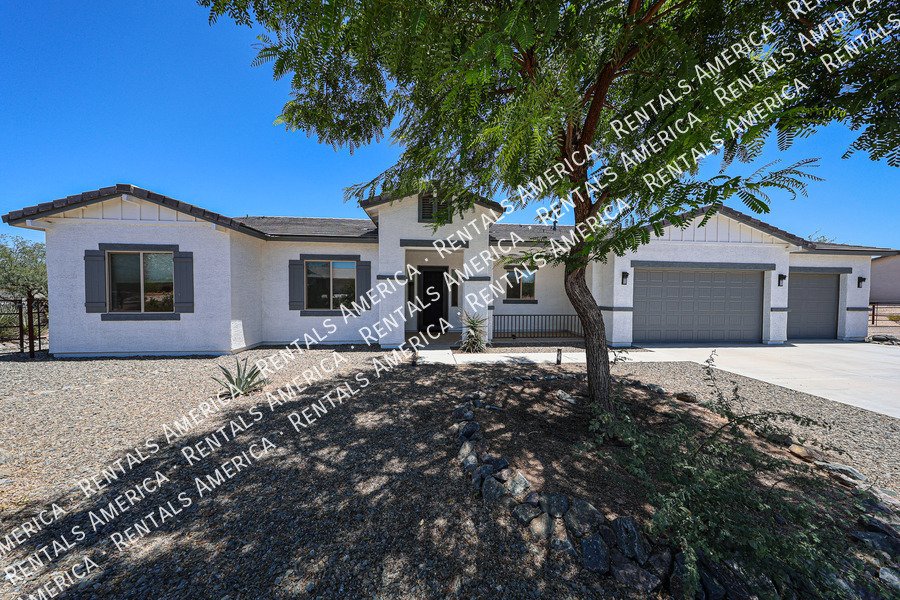 Gorgeous 3 bedroom + Den home  in Scottsdale property image