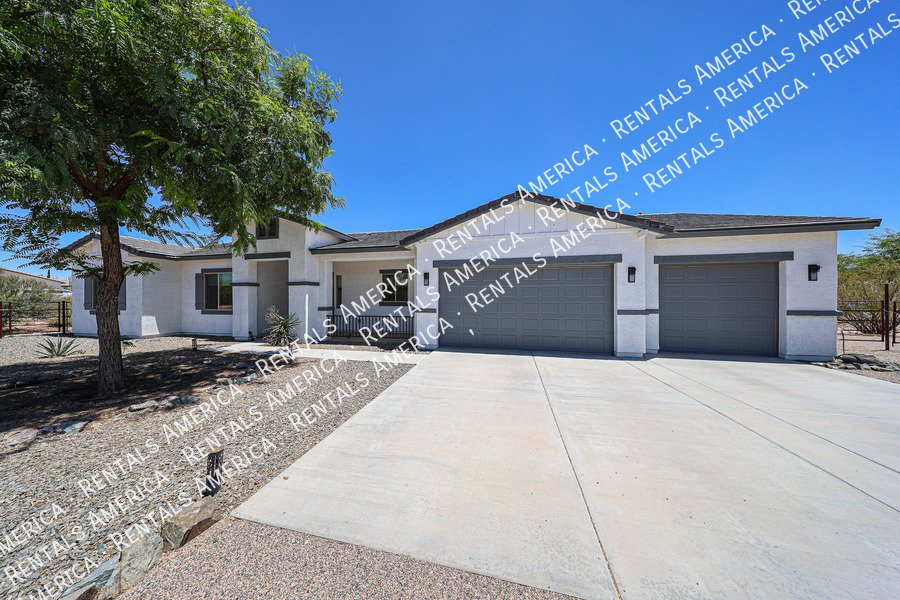 Gorgeous 3 bedroom + Den home  in Scottsdale property image