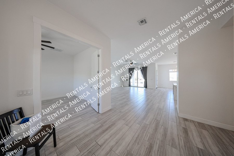 Gorgeous 3 bedroom + Den home  in Scottsdale property image