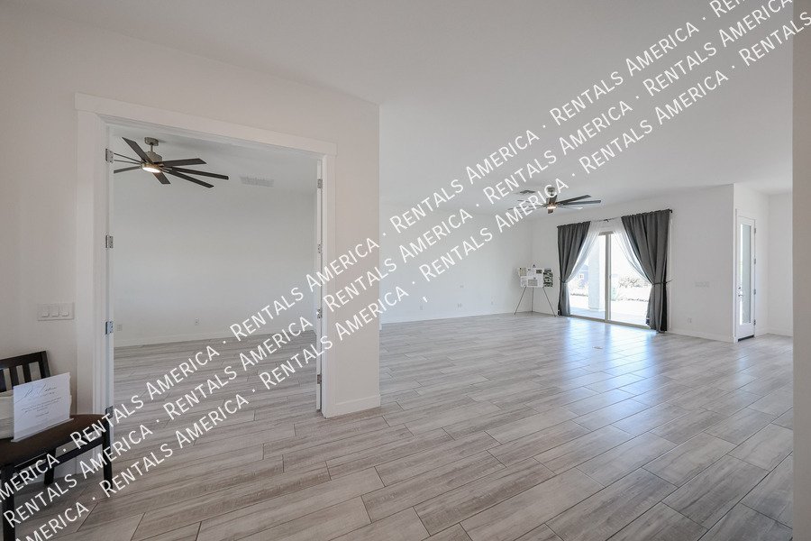 Gorgeous 3 bedroom + Den home  in Scottsdale property image