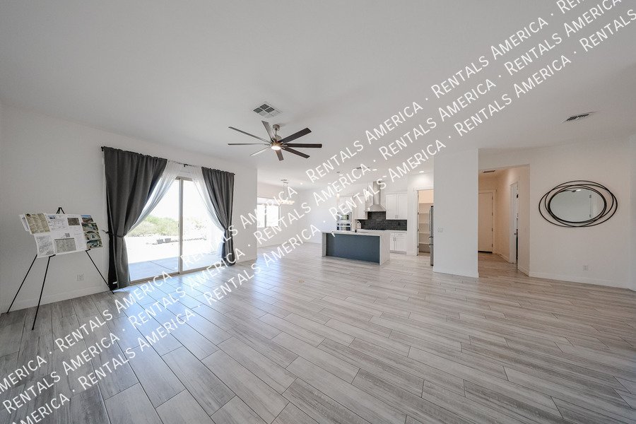 Gorgeous 3 bedroom + Den home  in Scottsdale property image