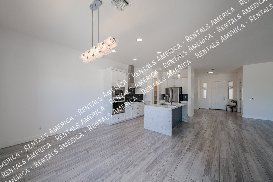 Gorgeous 3 bedroom + Den home  in Scottsdale property image