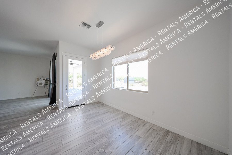 Gorgeous 3 bedroom + Den home  in Scottsdale property image