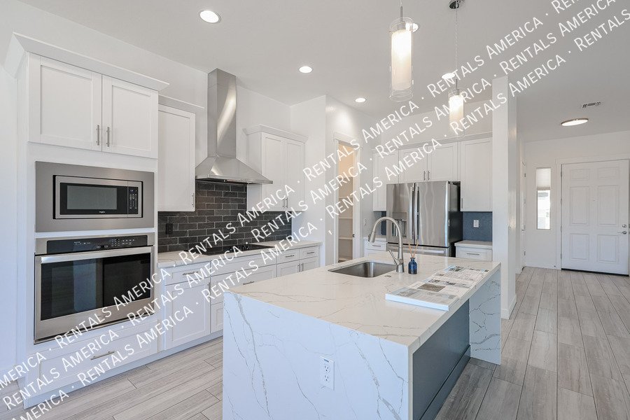 Gorgeous 3 bedroom + Den home  in Scottsdale property image
