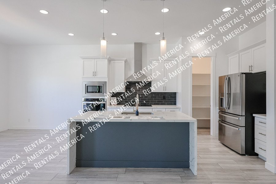 Gorgeous 3 bedroom + Den home  in Scottsdale property image
