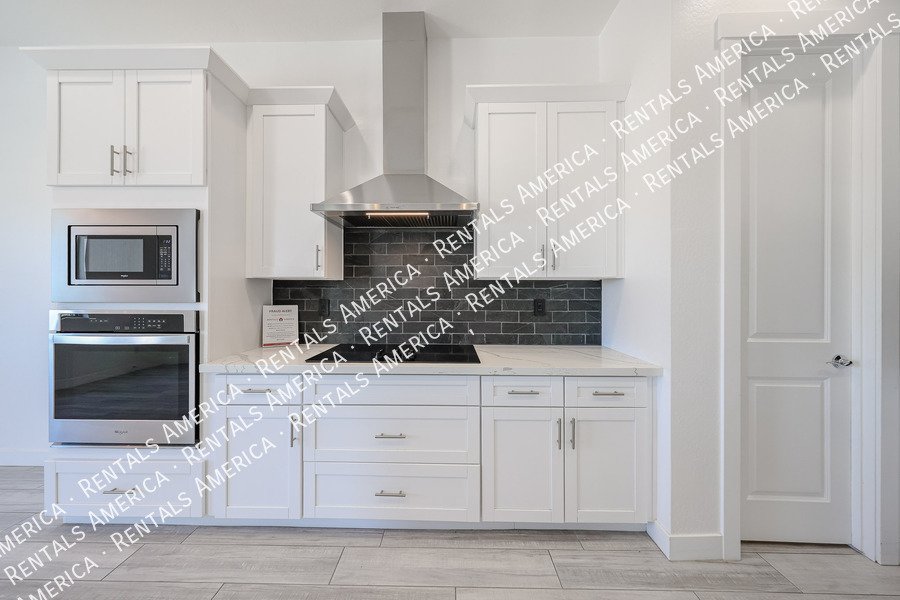 Gorgeous 3 bedroom + Den home  in Scottsdale property image