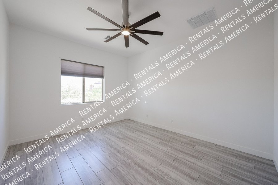 Gorgeous 3 bedroom + Den home  in Scottsdale property image
