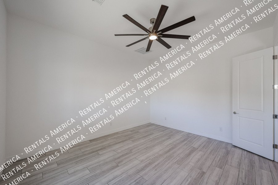Gorgeous 3 bedroom + Den home  in Scottsdale property image
